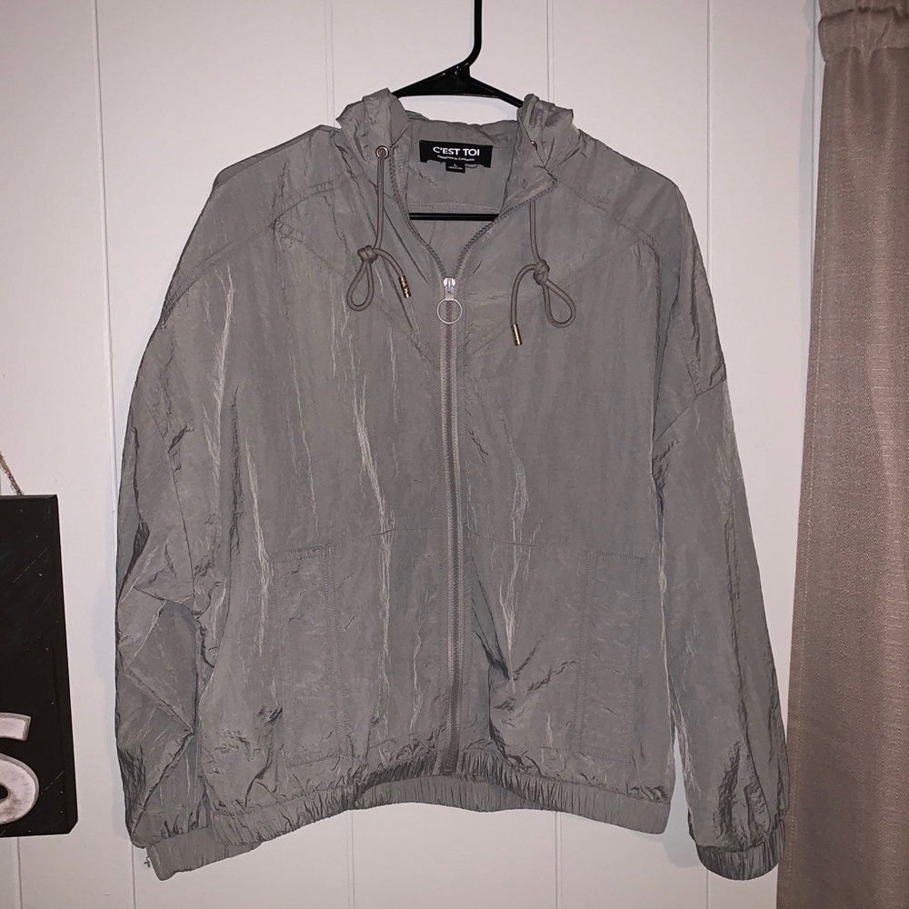 Lightweight rain jacket